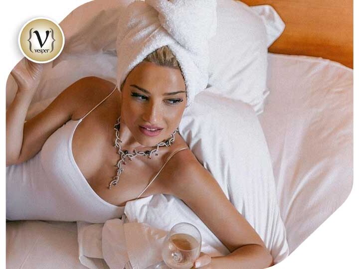 Φαίη Σκορδά: Χαλαρή και με στυλ φορώντας ένα περιδέραιο MICHAS