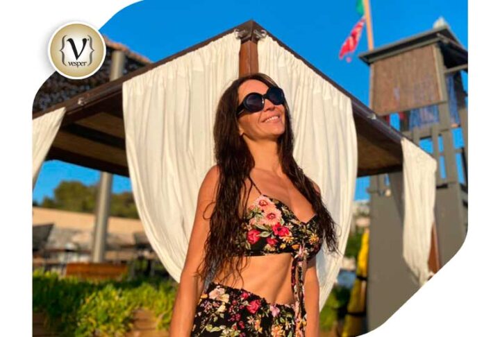 Νικολέττα Καρρά: στιγμές χαλάρωσης σε πολυτελές ξενοδοχείο της Αθηναϊκή Ριβιέρας